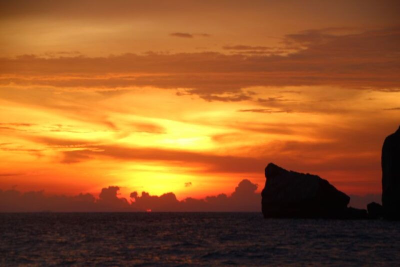 koh-phi-phi-captain-bobs-private-booze-cruise
