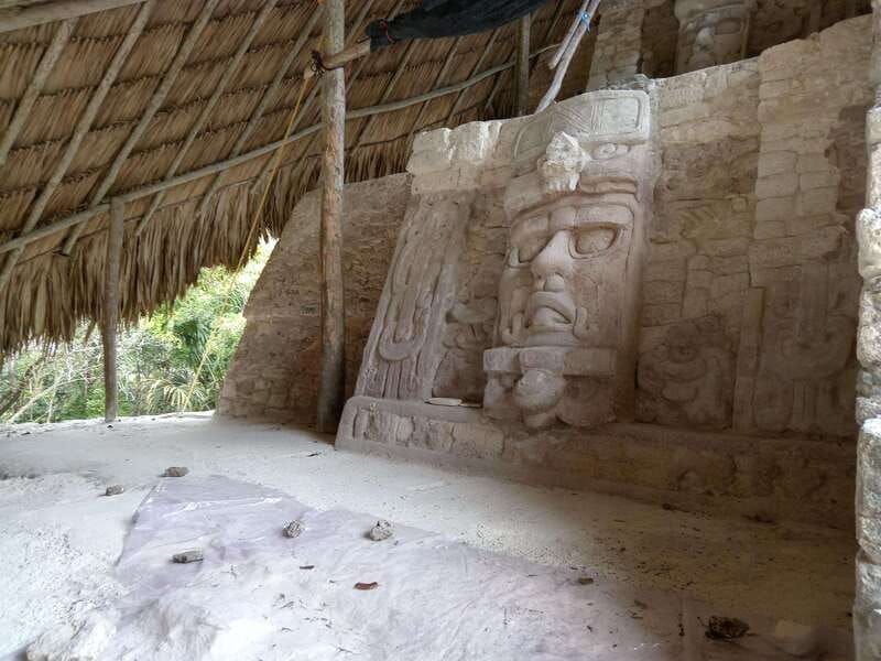 kohunlich-mayan-ruins-with-professional-native-guides