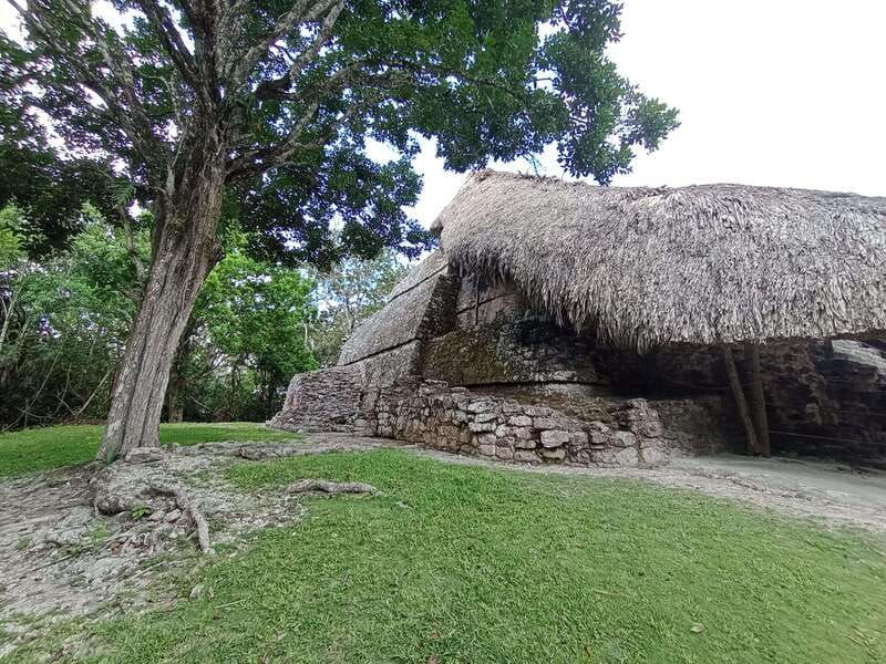 kohunlich-mayan-ruins-with-professional-native-guides