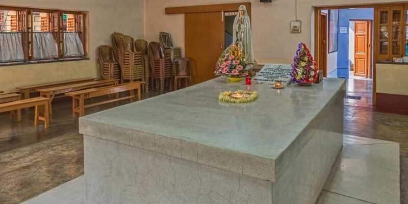 Kolkata: Spiritual World of Kolkata Sightseeing Tour - Key Points