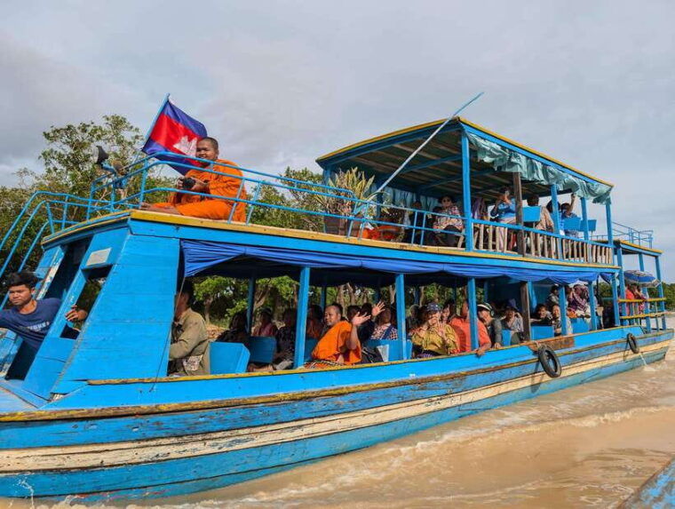 kompong-kleang-floating-village-guide-tour-from-siem-reap