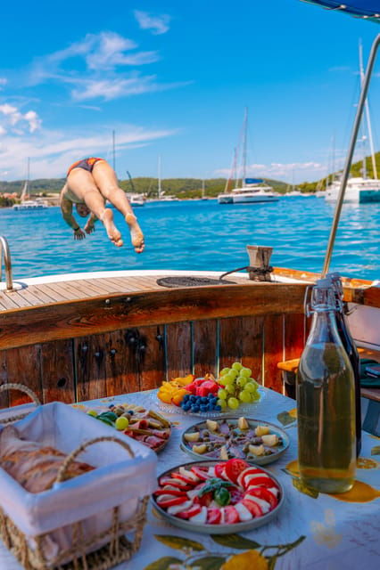 korcula-sail-away-private-cruising-tour