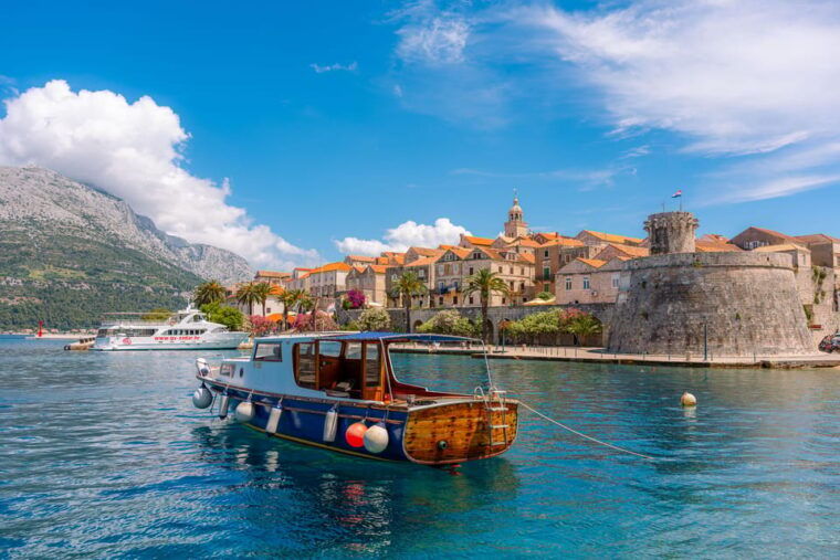 korcula-sail-away-tour-with-traditional-craftmanship-boat