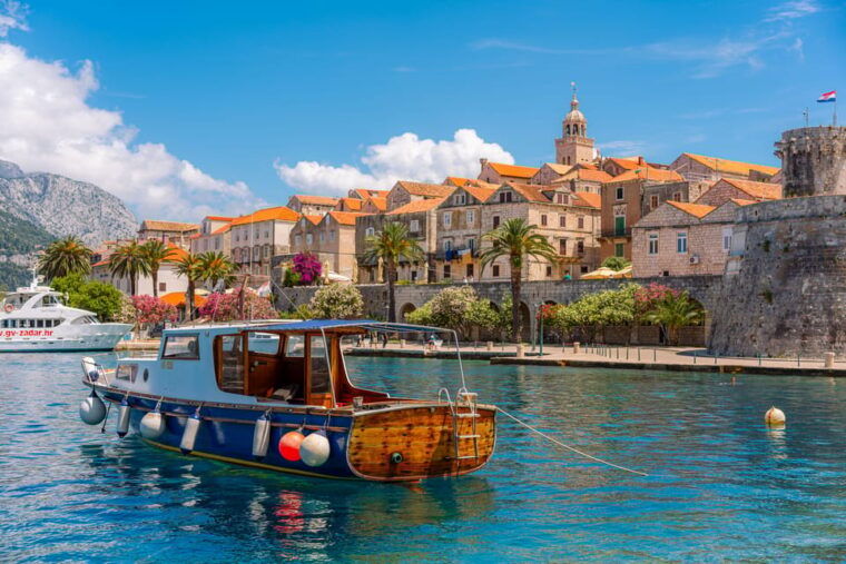 korcula-sail-away-tour-with-traditional-craftmanship-boat
