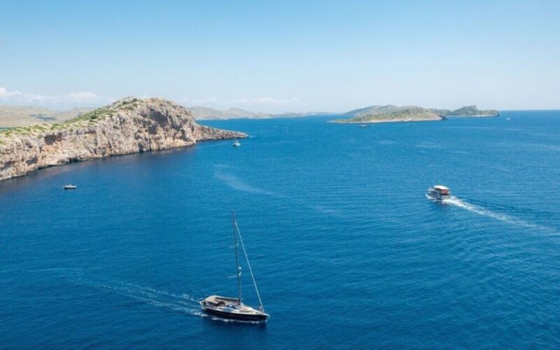 kornati-national-park-to-island-mana-kukljica-beach-loje