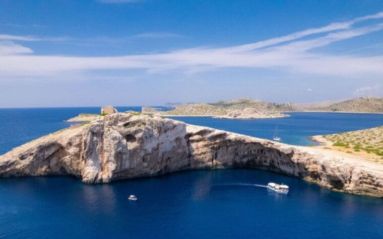 kornati-national-park-to-island-mana-kukljica-beach-loje