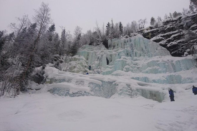 korouoma-canyon-and-auttikongas-waterfall-hiking-tour-with-picnic