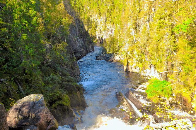 korouoma-canyon-and-auttikongas-waterfall-hiking-tour-with-picnic