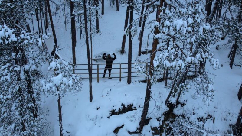 korouoma-frozen-waterfall-hiking-tour