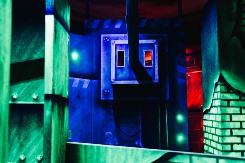 Kortrijk: Ultimate Laser Tag Experience  3 Games + Drink - The Setup: A Futuristic Arena Designed for Fun and Strategy
