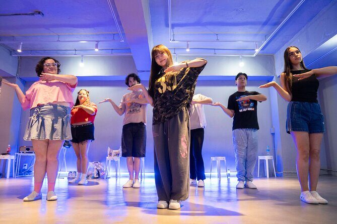 Kpop Dance Class in Seoul for Beginners and Fans - Practice and Group Performance