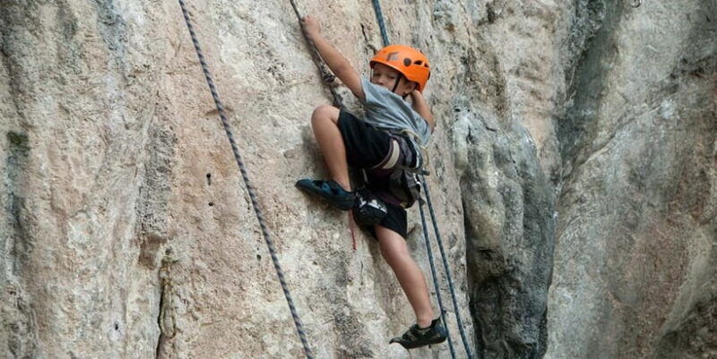 krabi-half-day-rock-climbing-introduction-at-railay-beach
