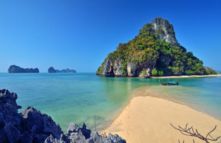 krabi-hong-islands-snorkeling-with-lunch-by-longtail-boat