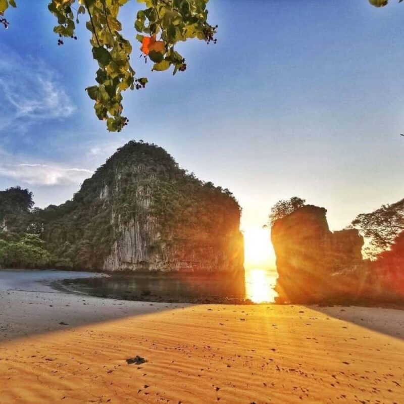 Krabi: Hong Islands Sunset Tour by Speedboat with BBQ Dinner - Key Points