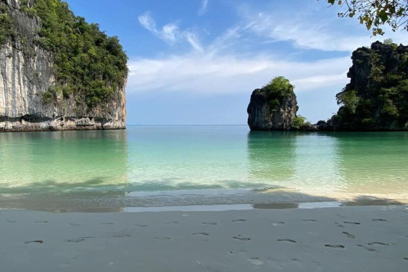 krabi-private-luxury-long-tail-boat-tour-to-hong-island