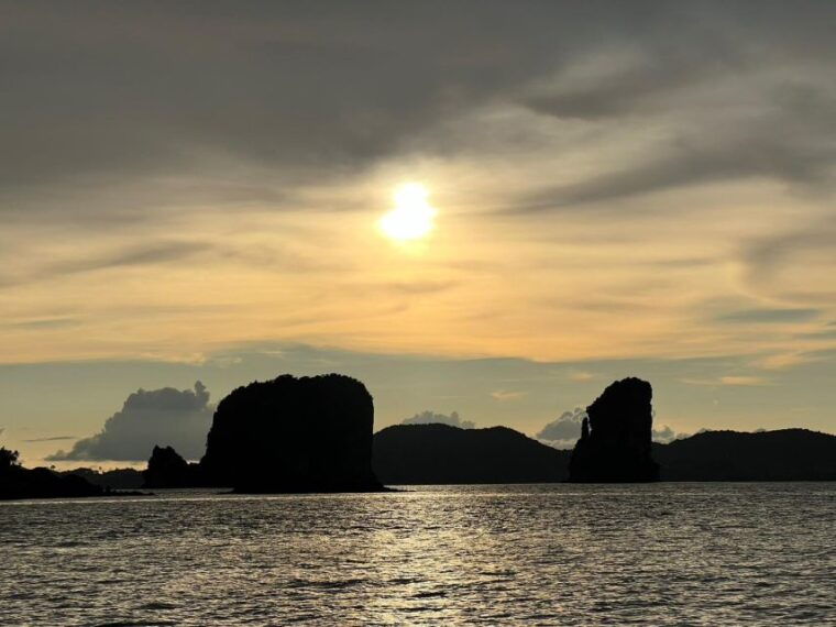 krabi-sunset-hong-island-by-luxury-vintage-boat-with-bbq
