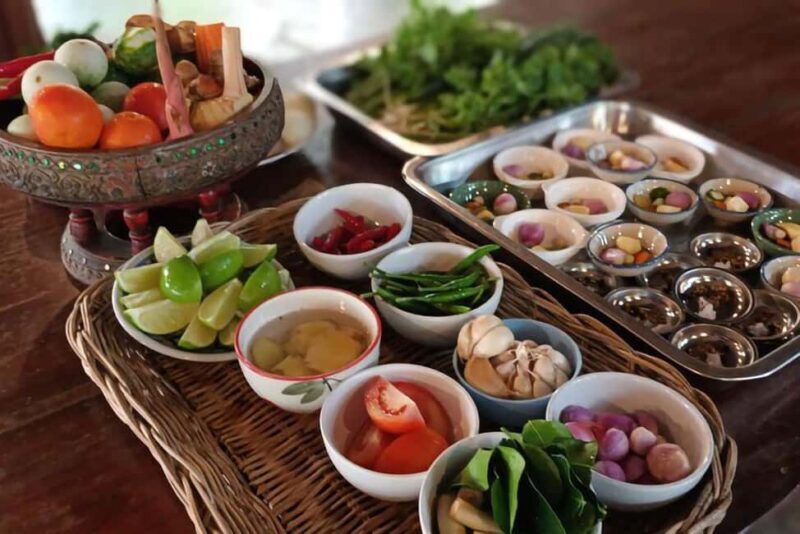 Krabi: Traditional Thai Cooking Class with Local Chef - Key Points