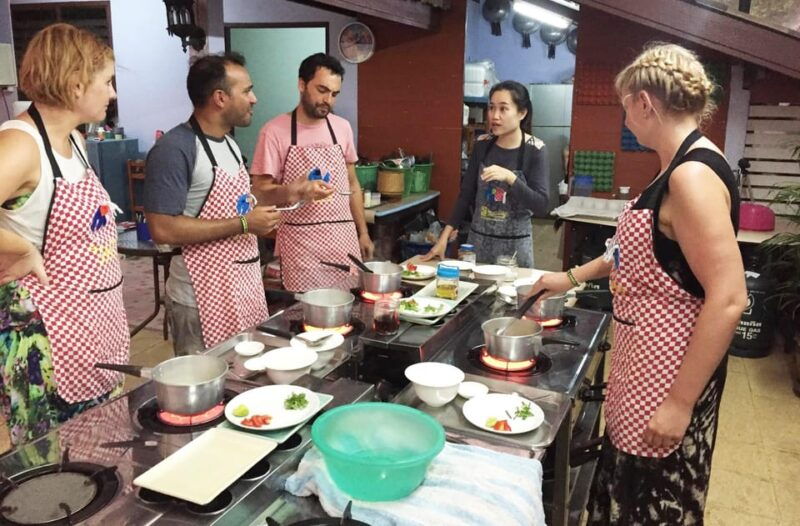 krabi-unveiling-thai-flavors-by-night-at-smart-cook-school