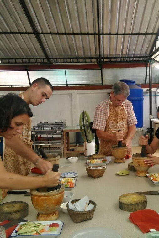 krabi-unveiling-thai-flavors-by-night-at-smart-cook-school