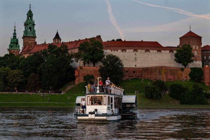 krakow-1-hour-evening-vistula-river-cruise