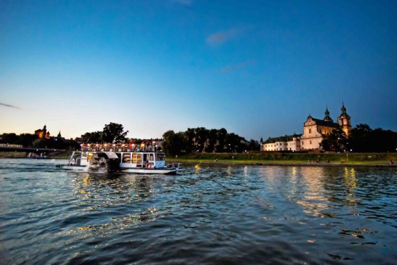 krakow-1-hour-evening-vistula-river-cruise