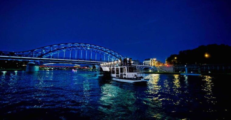 krakow-1-hour-evening-vistula-river-cruise