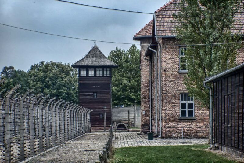 krakow-auschwitz-and-wieliczka-salt-mine-combo-tour