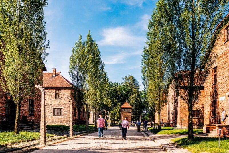 krakow-auschwitz-birkenau-live-guided-tour-hotel-pickup