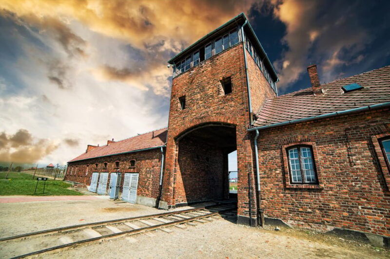 krakow-auschwitz-birkenau-memorial-guided-tour-meeting-point