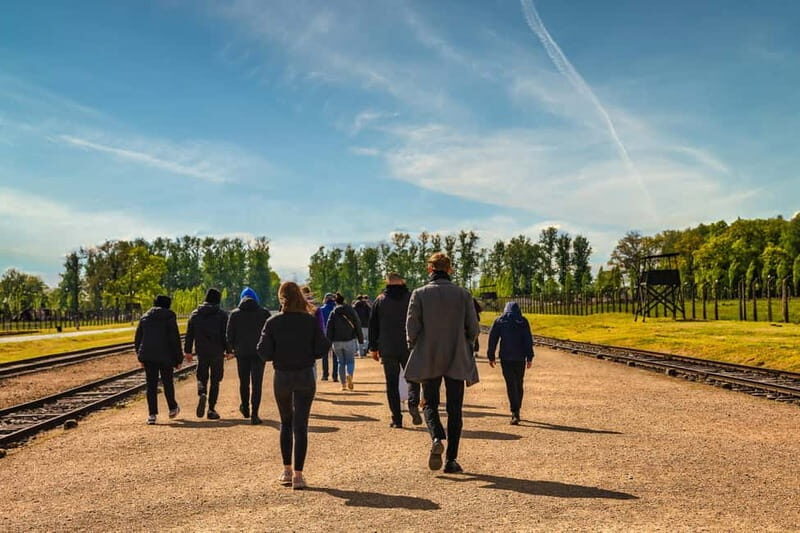 Krakow: Auschwitz-Birkenau Tour with Transport + shuttle bus - A Closer Look at the Auschwitz-Birkenau Tour