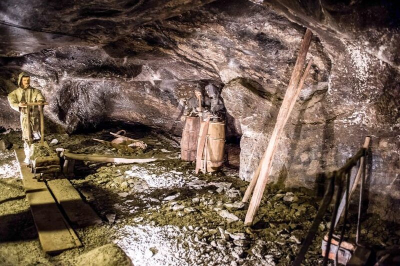 krakow-auschwitz-birkenau-wieliczka-salt-mine-day-tour