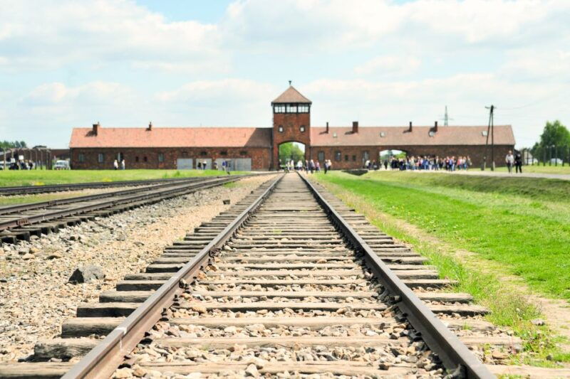 krakow-auschwitz-guided-tour-with-pickup-and-optional-lunch