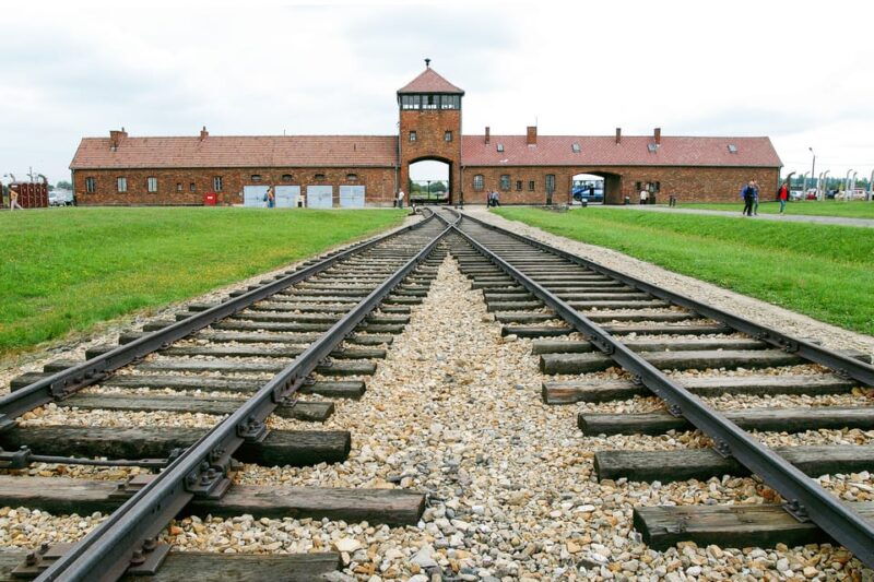 krakow-auschwitz-wieliczka-salt-mine-guided-day-tour