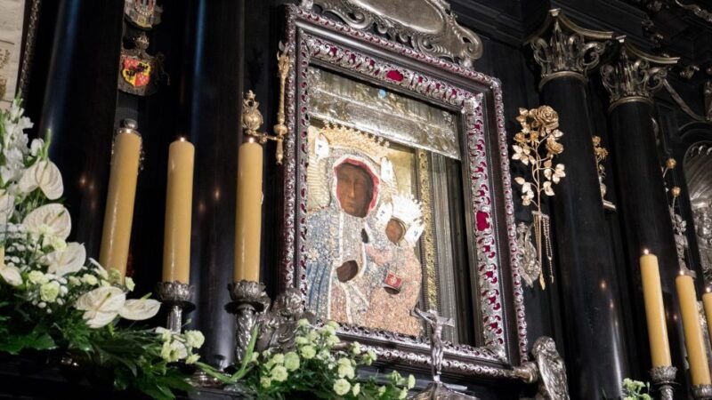 krakow-black-madonna-of-czestochowa-home-of-john-paul-ii