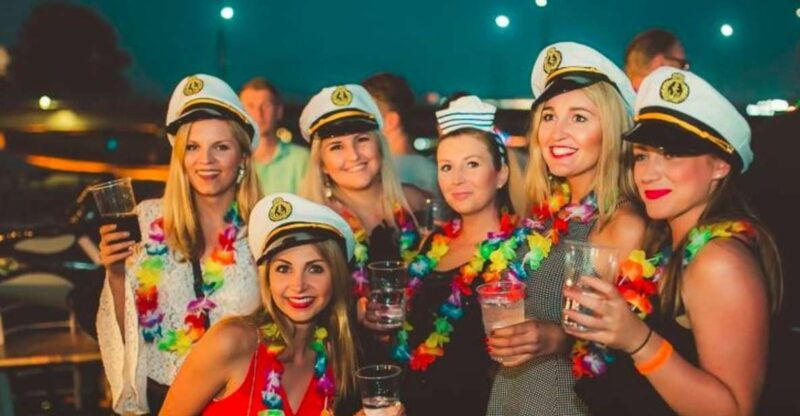 krakow-boat-party-with-unlimited-drinks