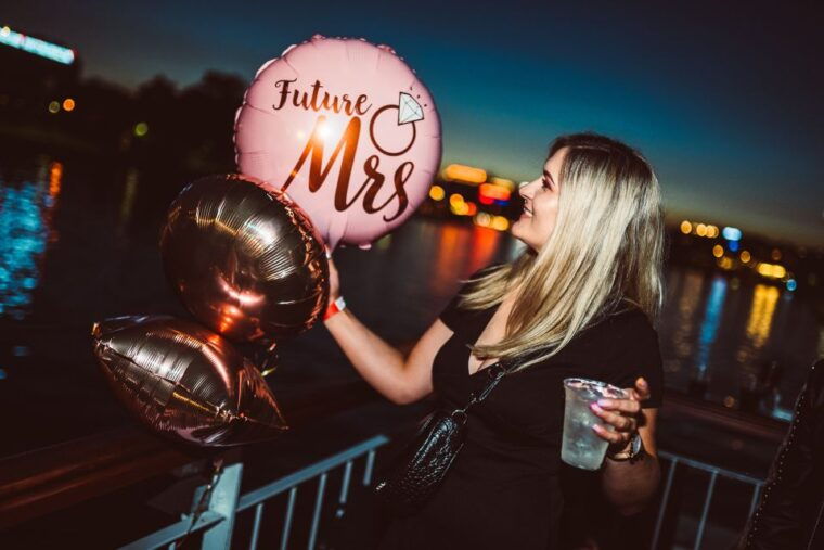 krakow-boat-party-with-unlimited-drinks