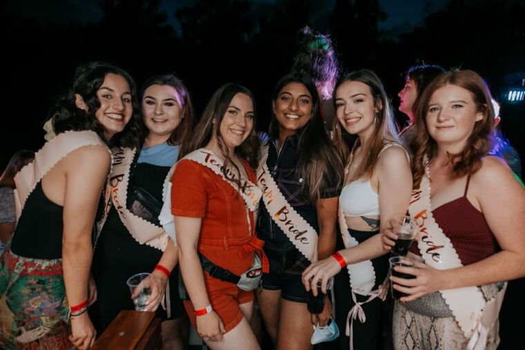 krakow-boat-party-with-unlimited-drinks