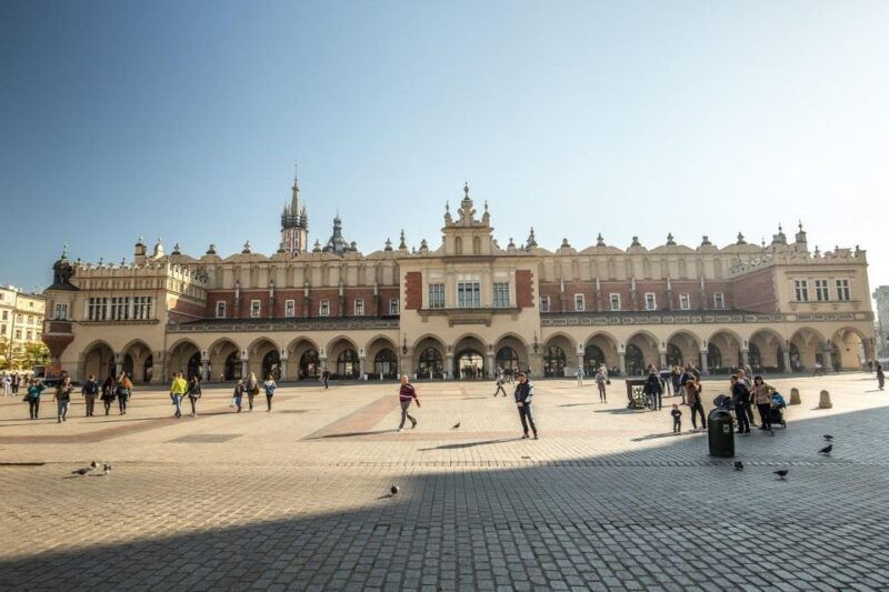krakow-city-highlights-sightseeing-private-car-tour