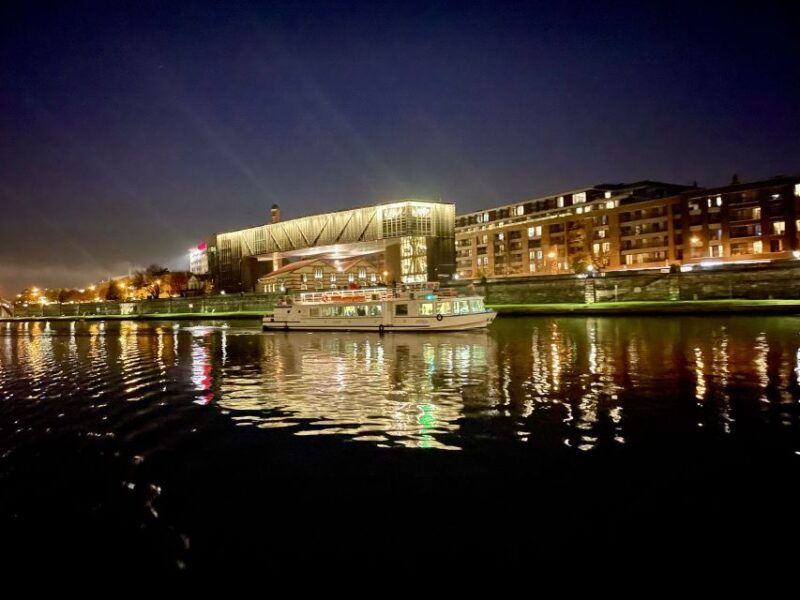 krakow-evening-cruise-with-a-glass-of-wine