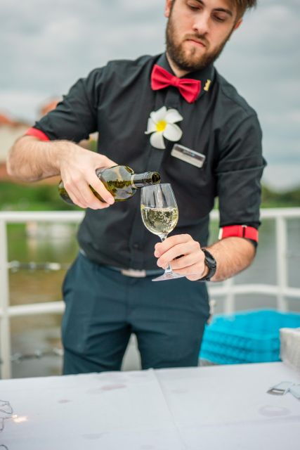 krakow-evening-cruise-with-a-glass-of-wine