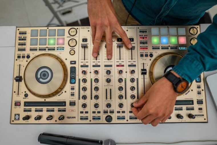 krakow-evening-or-night-river-cruise