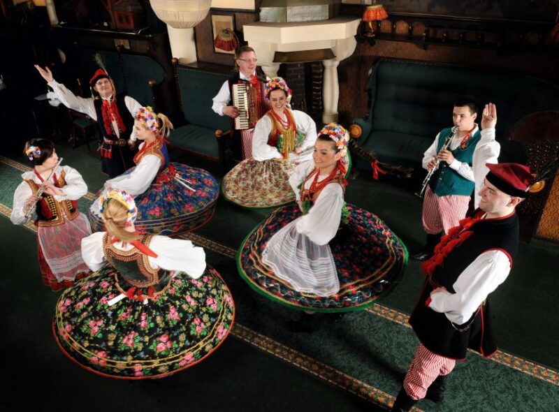 krakow-folk-show-3-course-dinner-at-jama-michalika-cafe