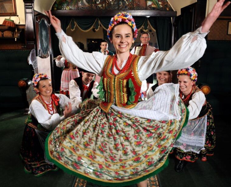 krakow-folk-show-3-course-dinner-at-jama-michalika-cafe