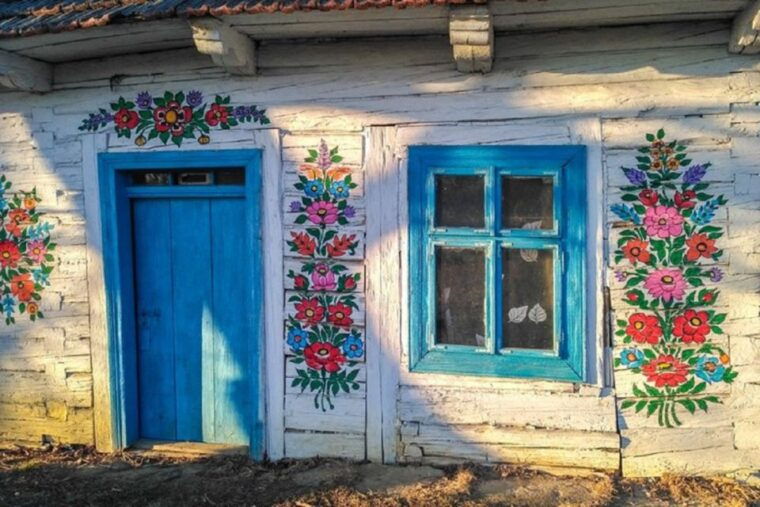 krakow-guided-day-tour-of-zalipie-village-museum-entry