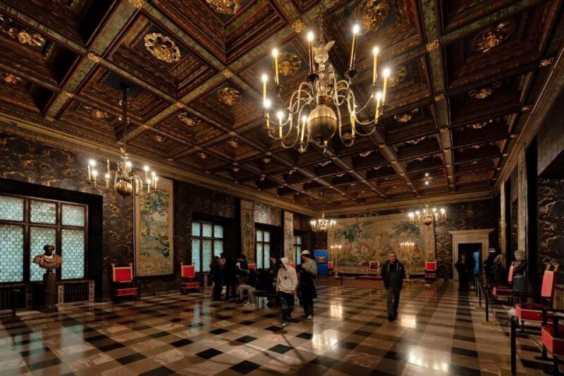 krakow-guided-tour-of-wawel-hill-and-st-marys-basilica