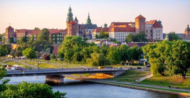 krakow-guided-tour-of-wawel-hill-and-st-marys-basilica