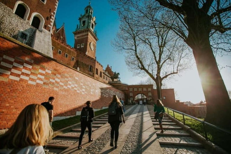 Krakow highlights: Old Town and Wawel Castle Walking Tour - Key Points