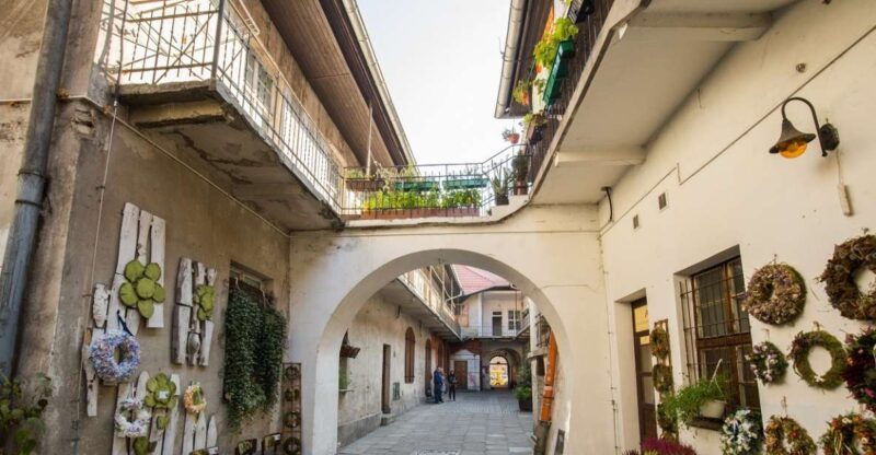 krakow-jewish-quarter-and-schindlers-factory-guided-tour-2