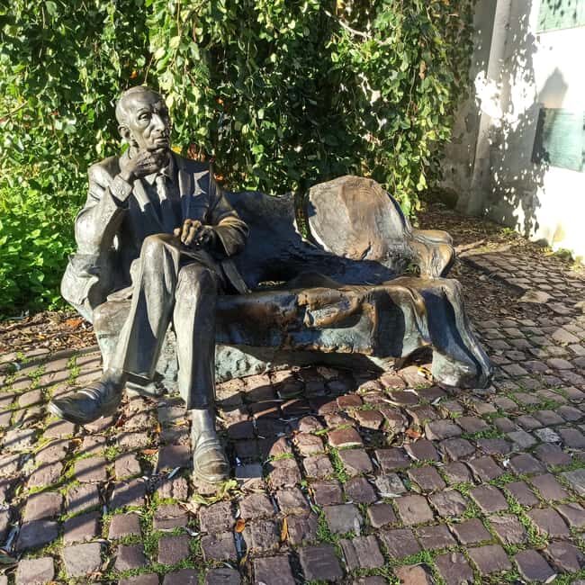 Krakow: Kazimierz Jewish Quarter Guided Walking Tour - Exploring the Kazimierz District: More Than Just a Walk