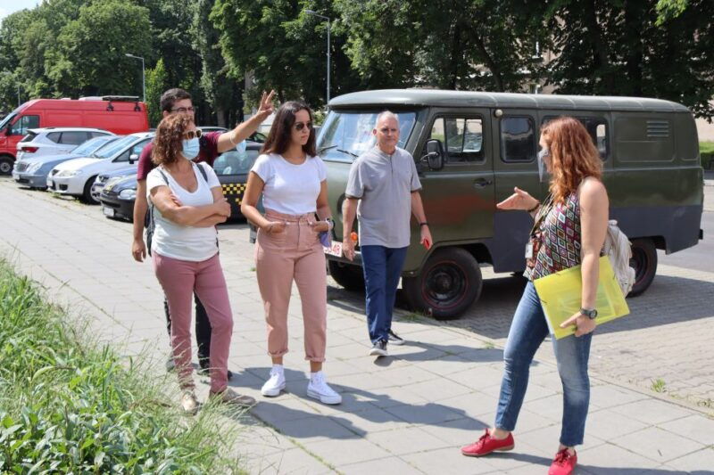 krakow-nowa-huta-guided-tour-in-vintage-car